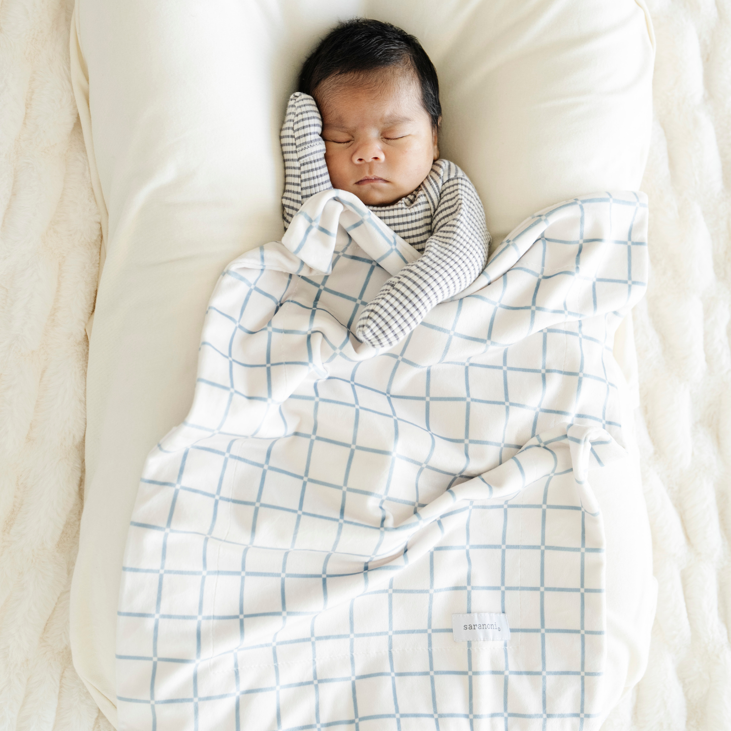 Saranoni Minky Stretch Blanket | Grid