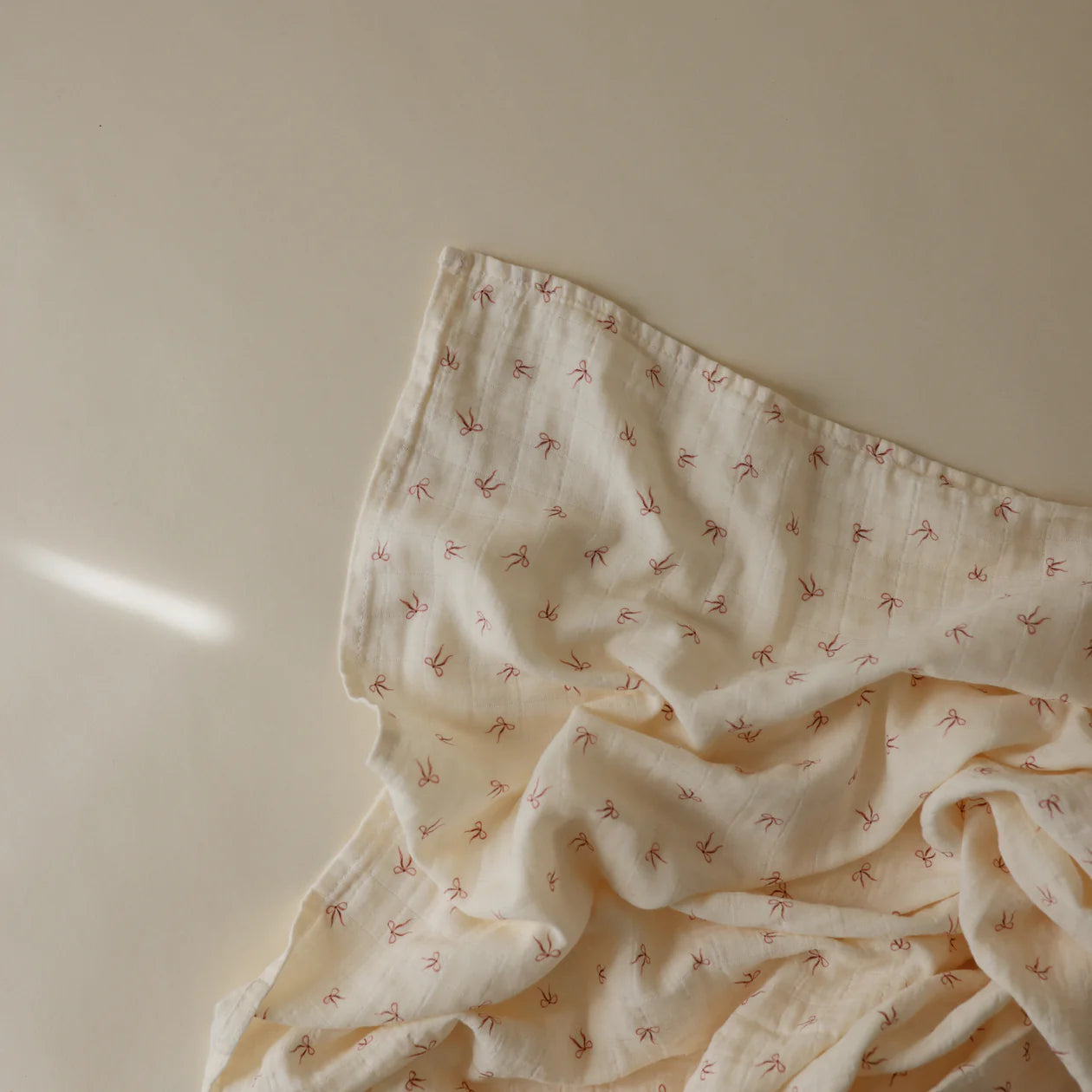 Mushie Organic Swaddle Blanket | Bows