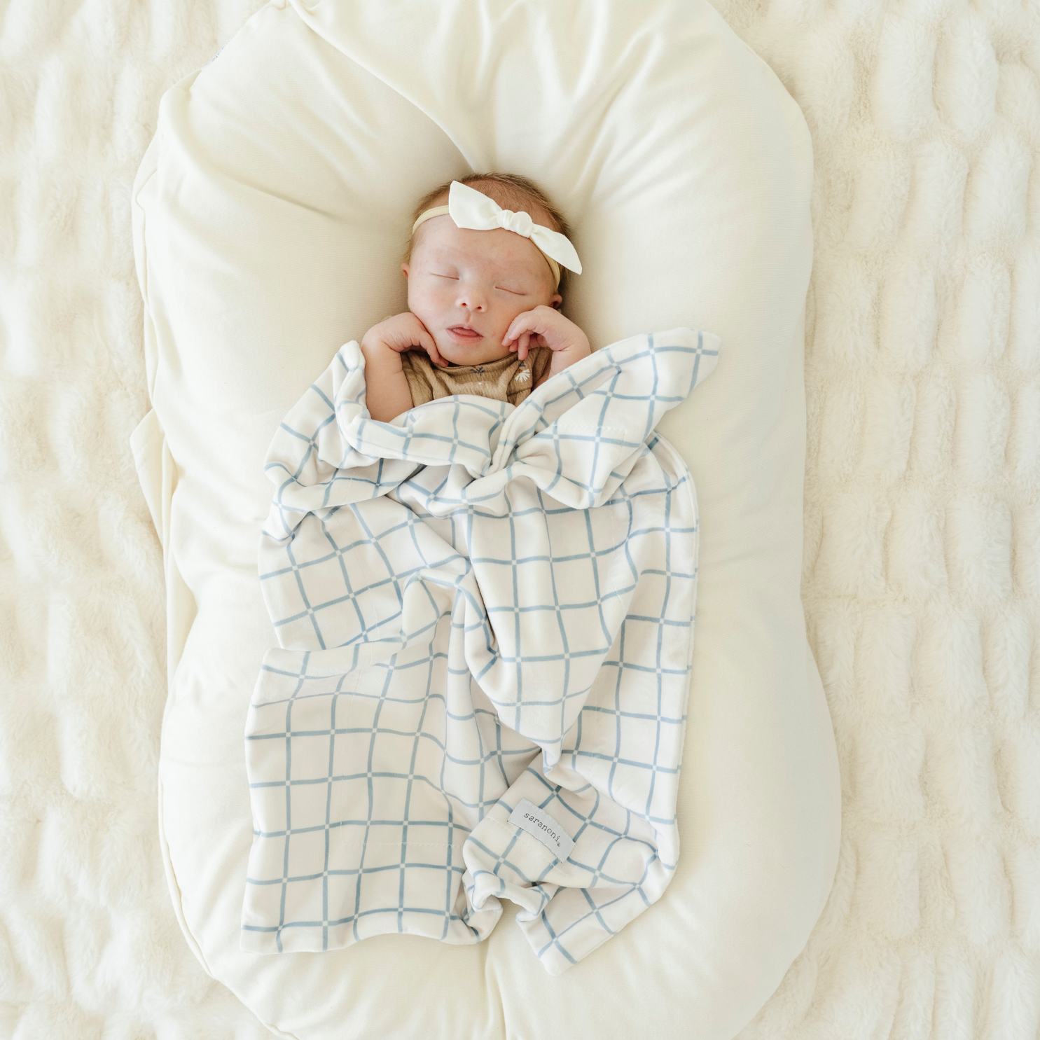 Saranoni  Minky Stretch Blanket | Grid