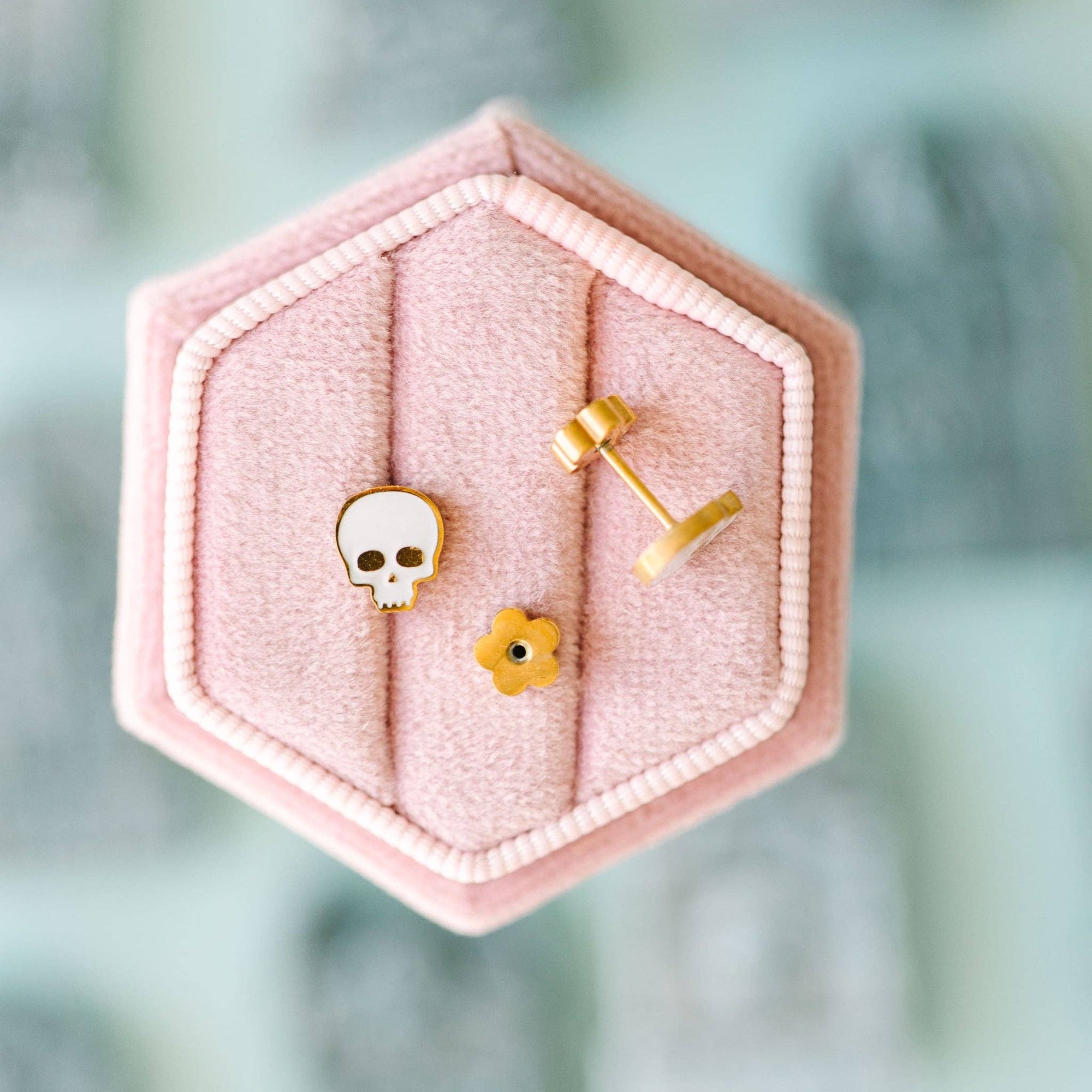 Pierced Co. Skull Screwback Earrings