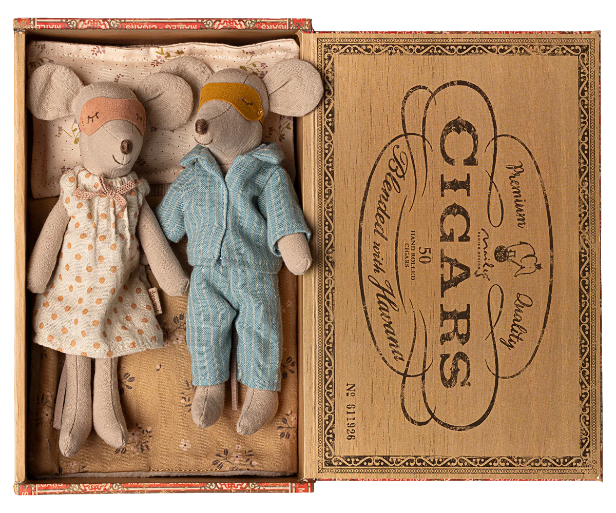 Maileg Mum and Dad in Cigar Box | Pink &amp; Blue