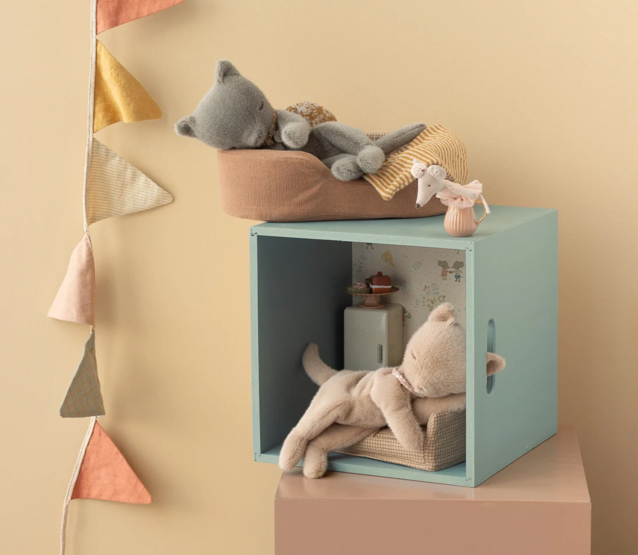 Maileg Medium Sleeping Kitten Plush | Grey