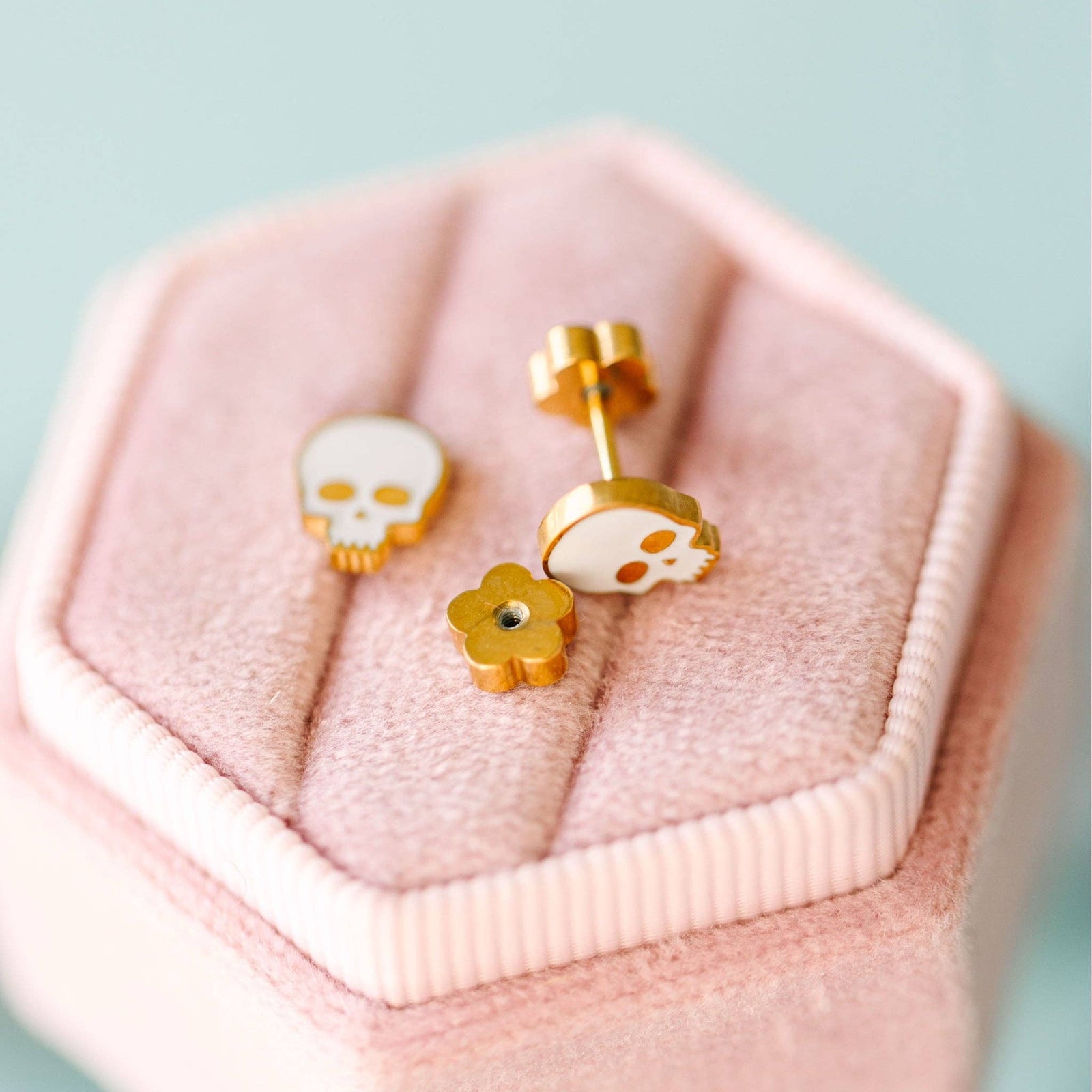 Pierced Co. Skull Screwback Earrings