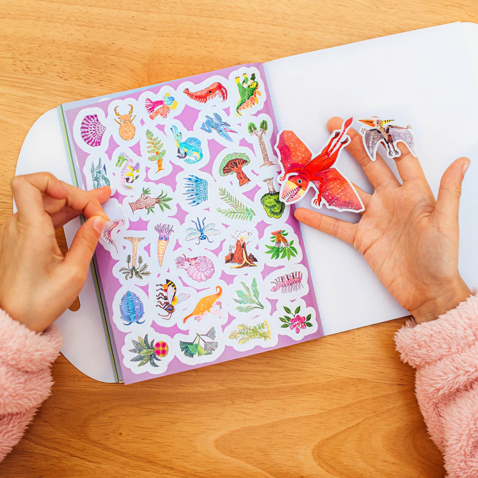 eeBoo Dinosaurs Shiny Sticker Book